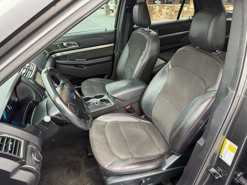 Used 2018 Ford Explorer XLT w/ Equipment Group 202A image 11
