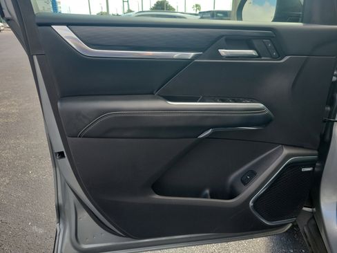 Used 2025 GMC Acadia Elevation image 18