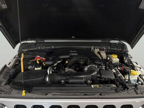 Used 2019 Jeep Wrangler Unlimited Sahara AWD/4WD image 26