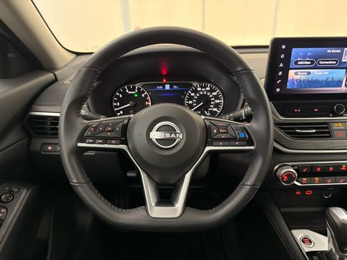 Certified 2024 Nissan Altima 2.5 SV w/ SV Premium Package FWD image 17