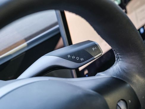Used 2022 Tesla Model Y Performance AWD/4WD image 17