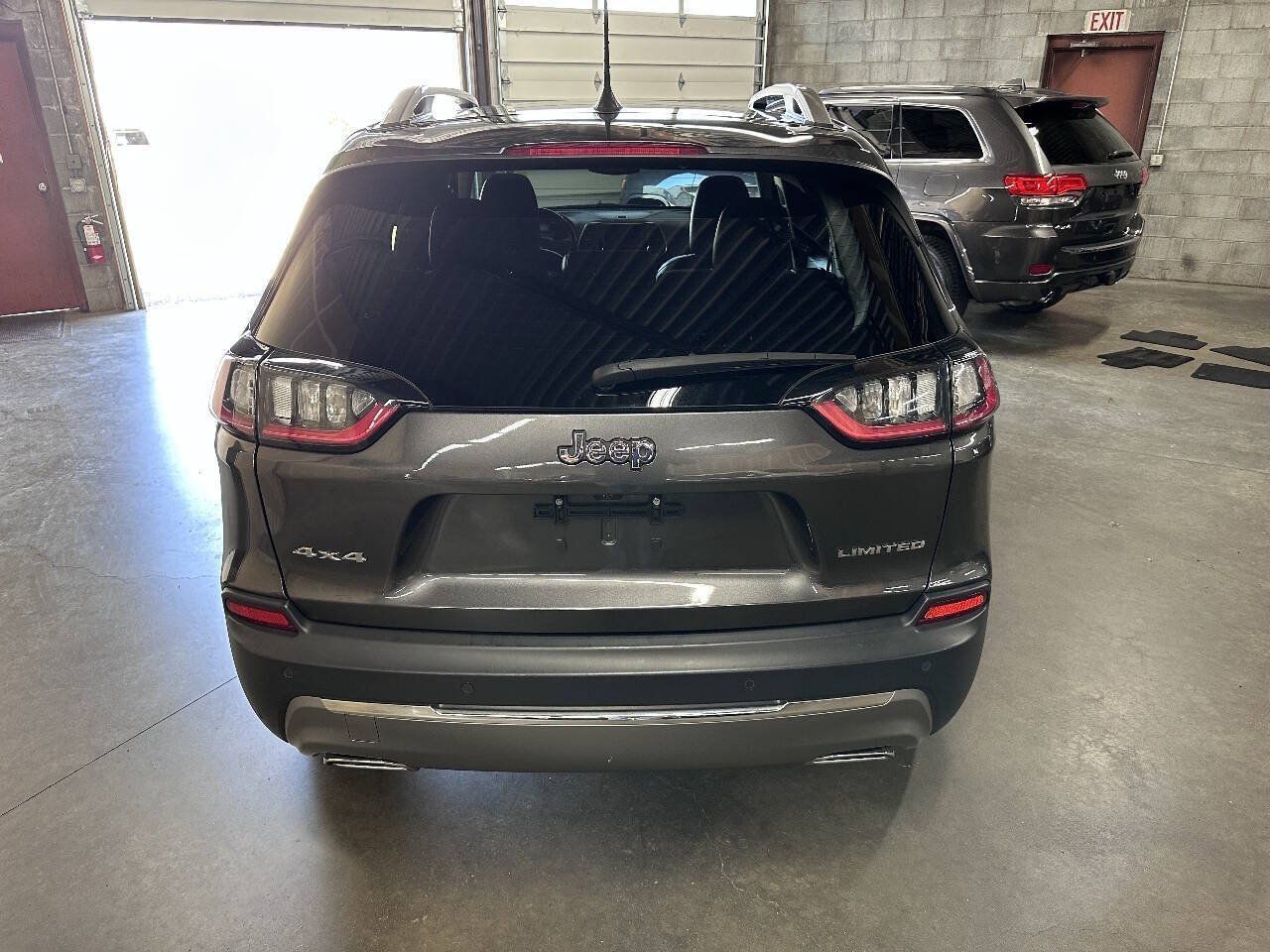 Used 2020 Jeep Cherokee Limited AWD/4WD image 4