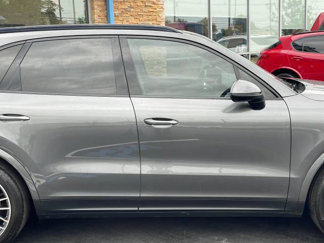 Used 2022 Porsche Cayenne S AWD/4WD image 17