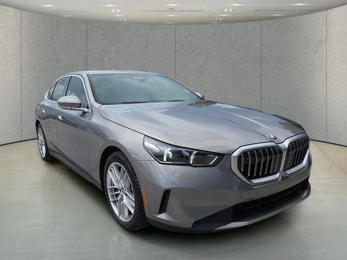 Used 2024 BMW 530i xDrive w/ Premium Package AWD/4WD image 13
