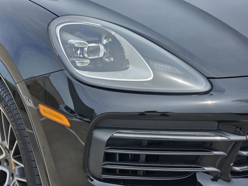 Used 2020 Porsche Cayenne image 13