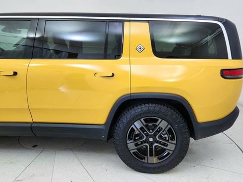 Used 2024 Rivian R1S Adventure image 10