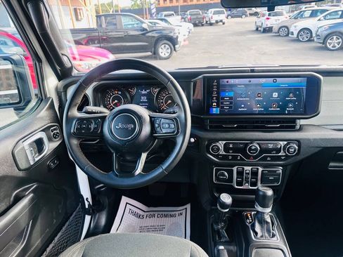 Used 2025 Jeep Gladiator Sport AWD/4WD image 10