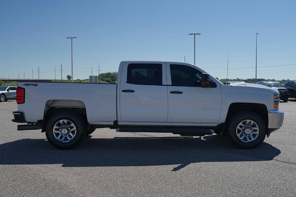 Used 2018 Chevrolet Silverado 3500 W/T w/ WT Convenience Package AWD/4WD image 5