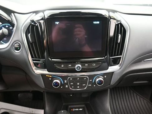 Used 2019 Chevrolet Traverse Premier w/ Driver Confidence II Package FWD image 6