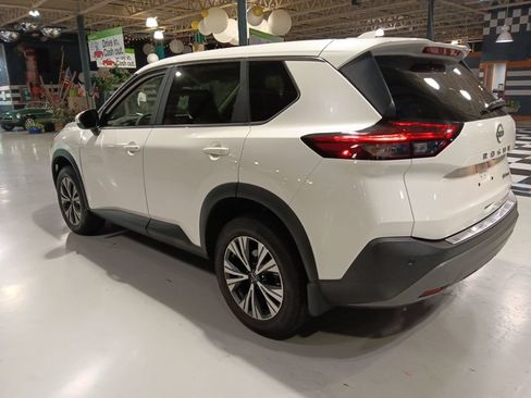 Used 2023 Nissan Rogue SV AWD/4WD image 16