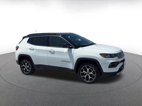 Used 2025 Jeep Compass Limited AWD/4WD image 2