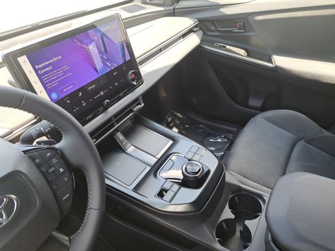 Used 2026 Toyota C-HR AWD/4WD image 26