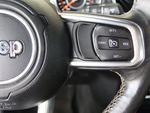 Used 2018 Jeep Wrangler Unlimited Sahara AWD/4WD image 31