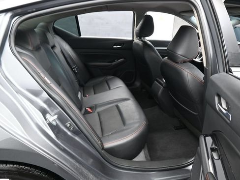 Used 2024 Nissan Altima 2.5 SR FWD image 34
