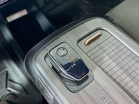 Used 2023 Nissan Ariya FWD image 25