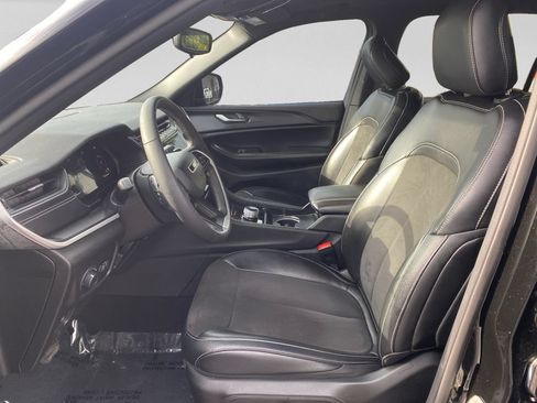 Used 2023 Jeep Grand Cherokee L Laredo RWD image 21