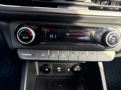 Used 2022 Hyundai Kona Limited AWD/4WD image 33