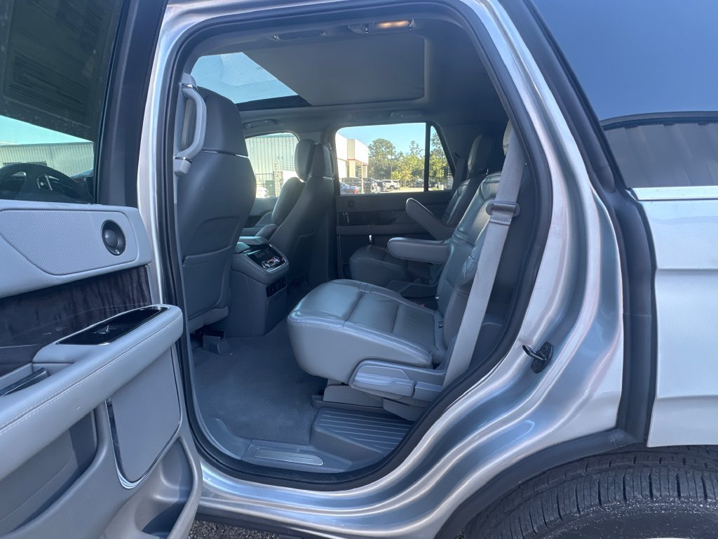 Used 2021 Lincoln Navigator Reserve RWD image 12