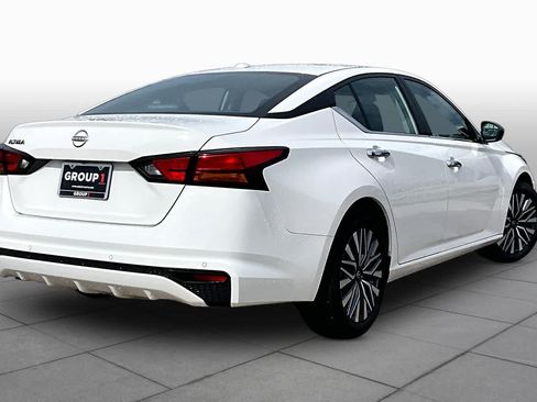 Used 2025 Nissan Altima 2.5 SV FWD image 12