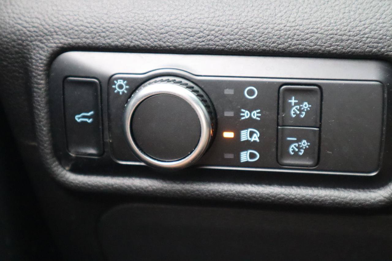 Used 2023 Ford Explorer XLT AWD/4WD image 56