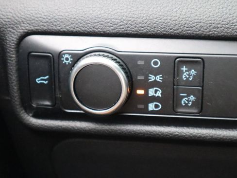 Used 2023 Ford Explorer XLT AWD/4WD image 56