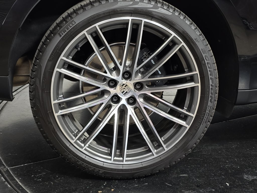 Certified 2026 Porsche Macan AWD/4WD image 29