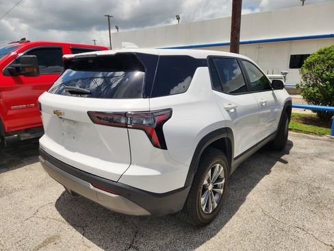 Used 2025 Chevrolet Equinox LT w/ Safety and Technology Package FWD image 5