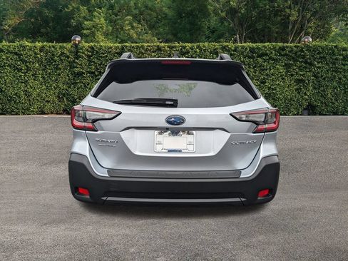 Used 2025 Subaru Outback Premium AWD/4WD image 4