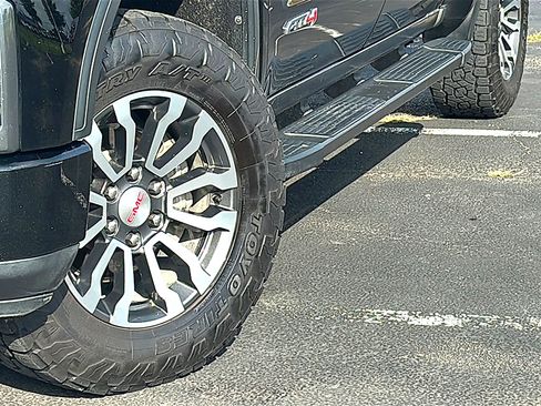 Used 2019 GMC Sierra 1500 AT4 w/ AT4 Premium Package AWD/4WD image 3