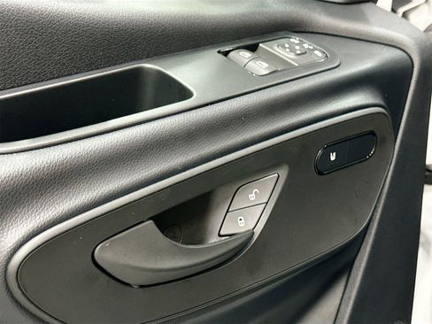 Used 2025 Mercedes-Benz Sprinter 2500 image 18