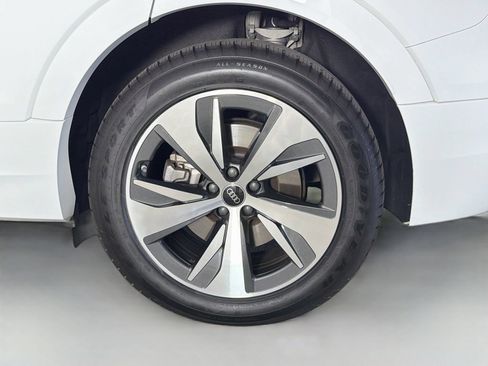 Certified 2024 Audi Q8 e-tron Premium AWD/4WD image 32