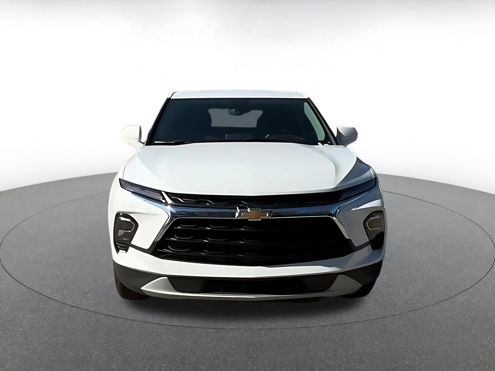 Used 2026 Chevrolet Blazer LT FWD image 3