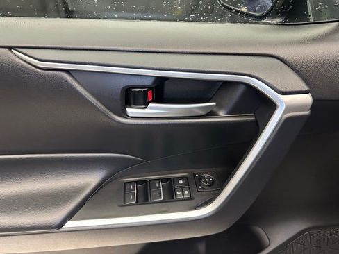 Used 2025 Toyota RAV4 XLE FWD image 21