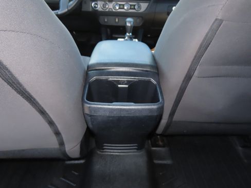 Used 2017 Toyota Tacoma TRD Sport AWD/4WD image 21