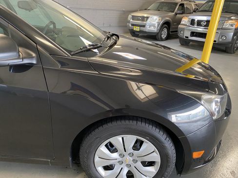 Used 2014 Chevrolet Cruze LS image 18