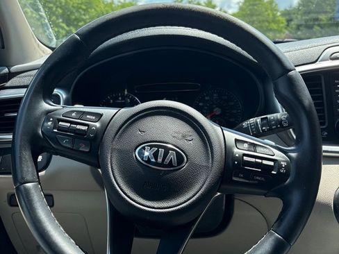Used 2017 Kia Sorento EX image 16