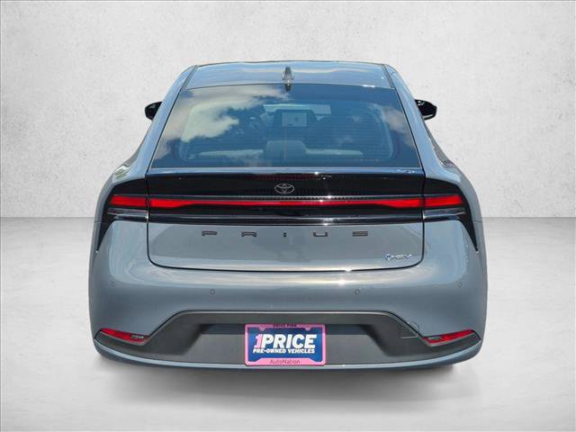 Used 2025 Toyota Prius LE FWD image 7