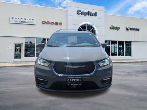 Used 2023 Chrysler Pacifica Touring-L AWD/4WD image 7