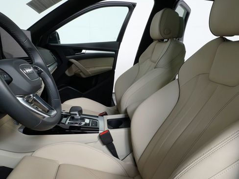 Used 2025 Audi Q5 2.0T Premium w/ Convenience Plus Package image 5