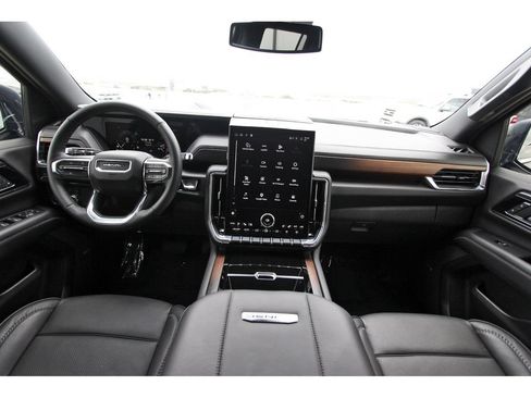 Used 2026 GMC Yukon XL Denali w/ Sun & Power Step Package AWD/4WD image 9