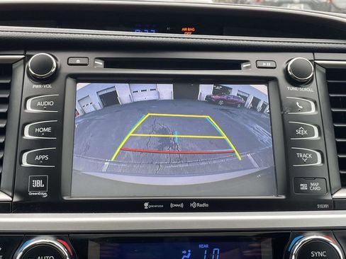 Used 2019 Toyota Highlander Limited FWD image 39