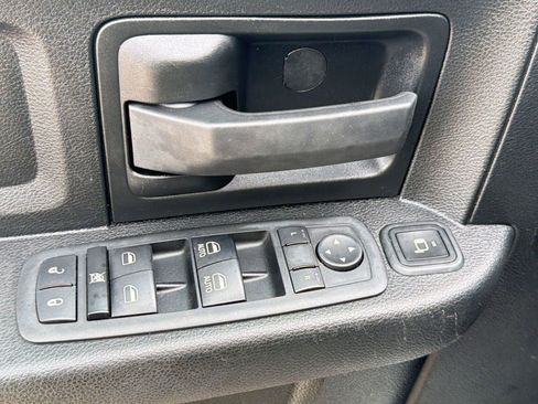 Used 2024 RAM 2500 Tradesman w/ Chrome Appearance Group image 21