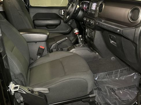 Used 2021 Jeep Wrangler Sport AWD/4WD image 9