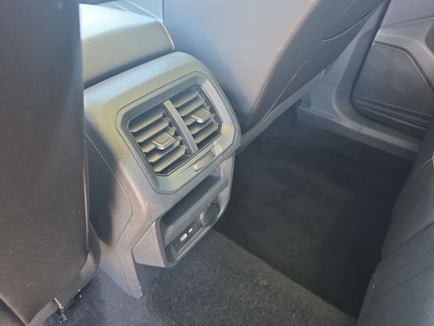Used 2022 Volkswagen Tiguan SE w/ Panoramic Sunroof Package FWD image 32