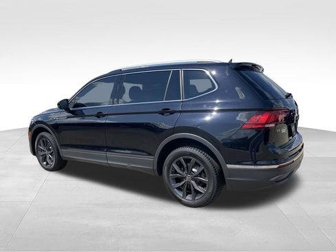 Used 2022 Volkswagen Tiguan SE w/ Panoramic Sunroof Package AWD/4WD image 6