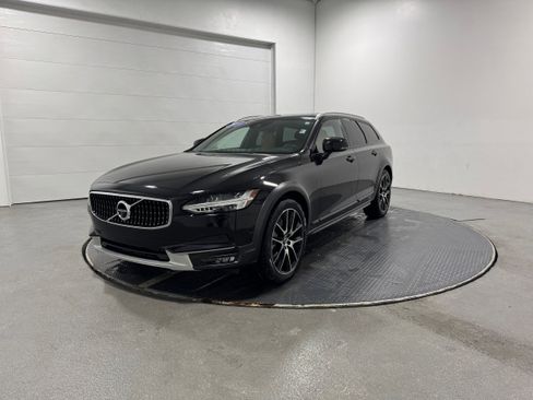 Used 2018 Volvo V90 T6 Cross Country w/ Convenience Package image 23