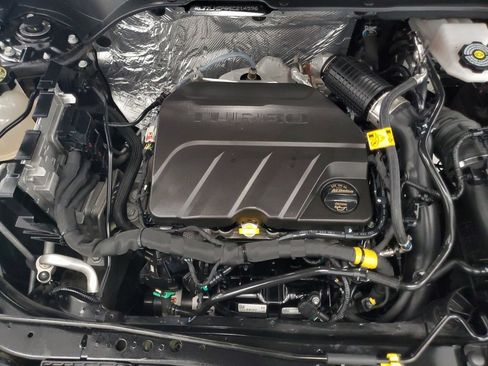 Used 2025 Chevrolet Trax LT FWD image 9