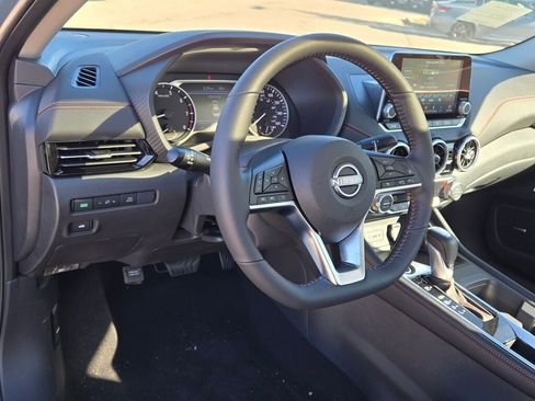 Used 2025 Nissan Sentra SR w/ SR Premium Package image 22