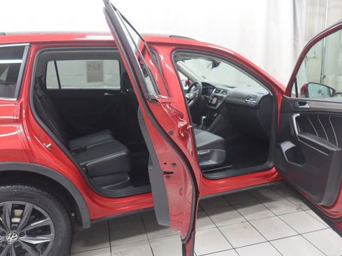 Used 2022 Volkswagen Tiguan SE AWD/4WD image 8
