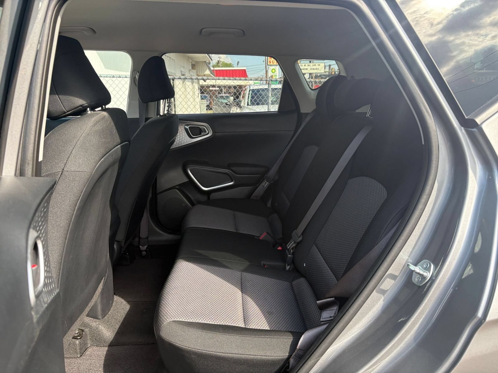 Used 2025 Kia Soul LX w/ LX Technology Package FWD image 22